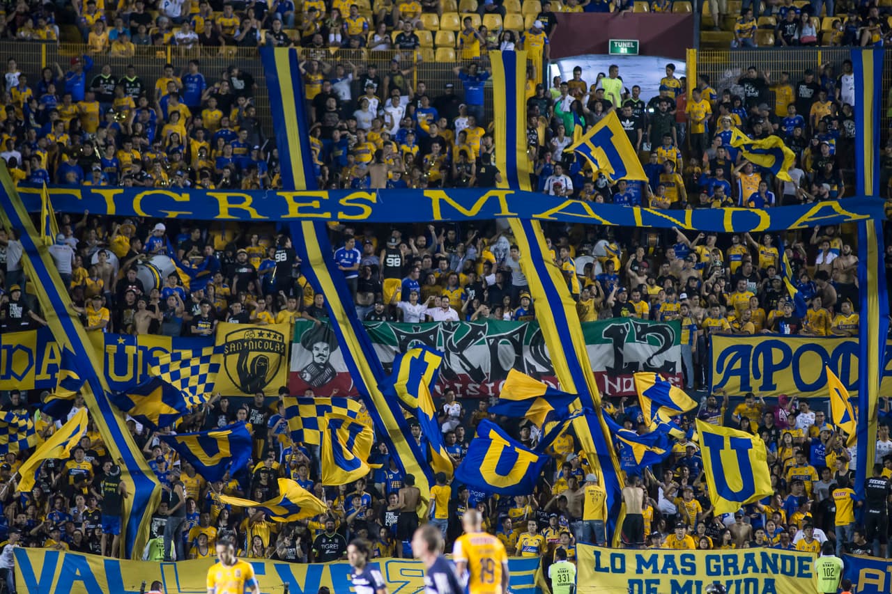 "Aquí está tu hinchada, la que siempre alienta y nunca te va a dejar. La que deja todo por venir a verte, juegues donde juegues siempre te va a acompañar".