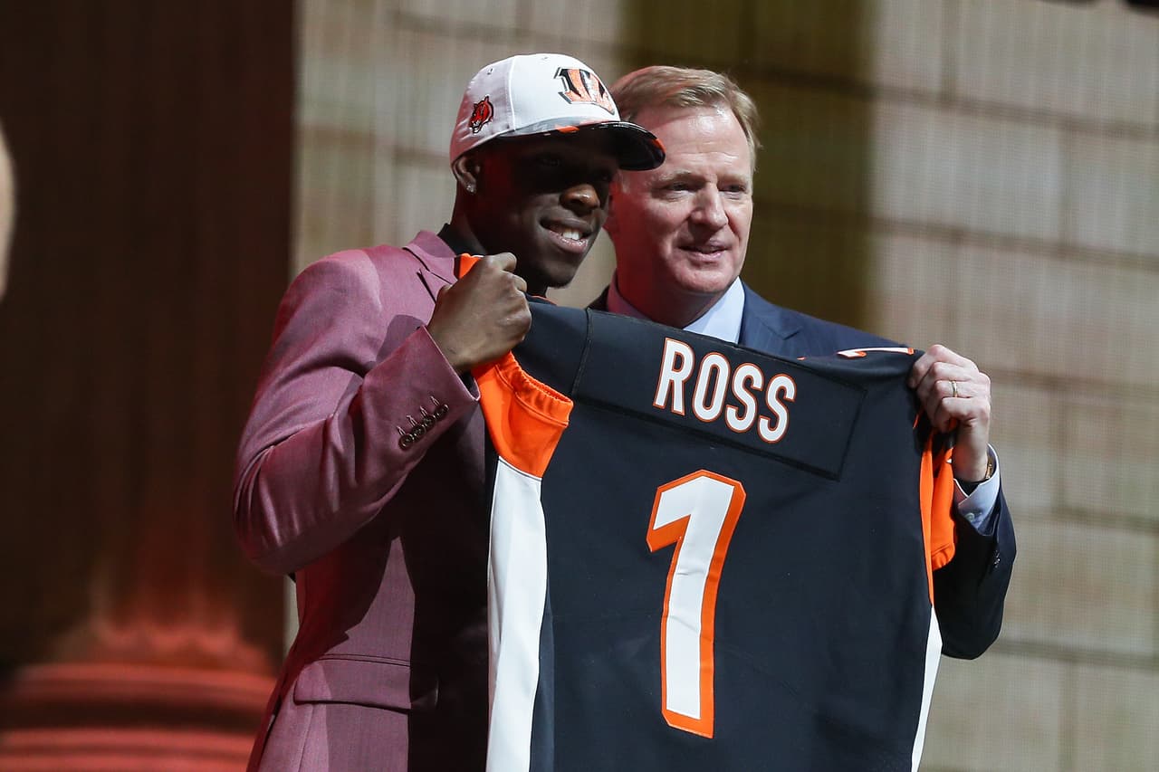 Procedente de la Universidad de Washington, John Ross fue la primera selección de los Bengals en el Draft. El WR está llamado a colaborar con AJ Green en la ofensiva.