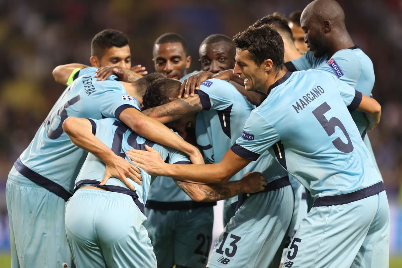 Con los cuatro mexicanos en la cancha, Porto celebró una victoria que lo deja en el segundo puesto del grupo G, con una victoria contra un rival directo de visitante.