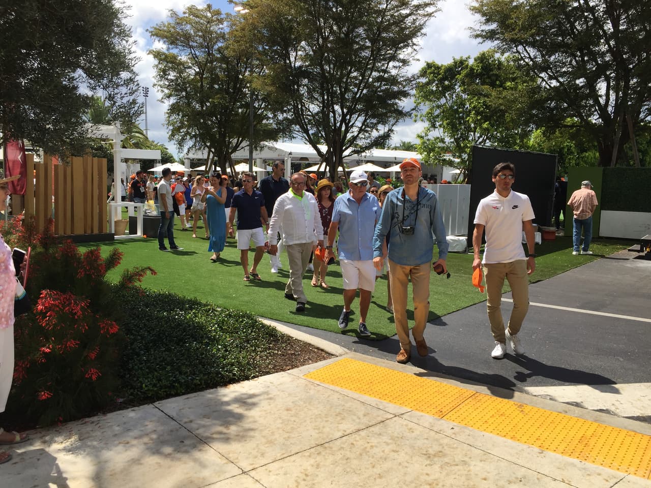Gran colorido en la Final del Miami Open donde Roger Federer y John Isner disputaron el título en el Hard Rock Stadium de Miami.