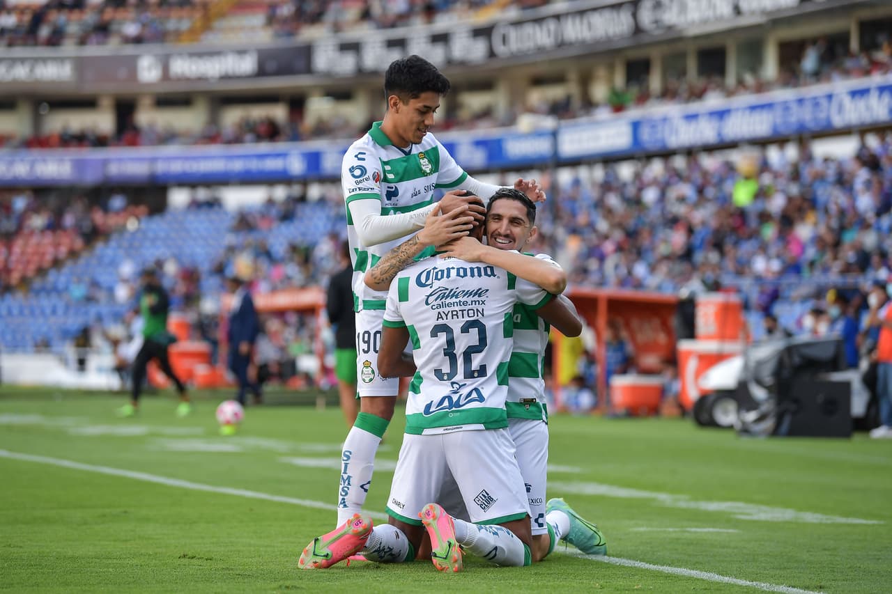 Con doblete de Ayrton Preciado al 4' y al 28' y gol de Diego Valdés al 87', Santos sale victorioso en su visita a Querétaro 2-3.