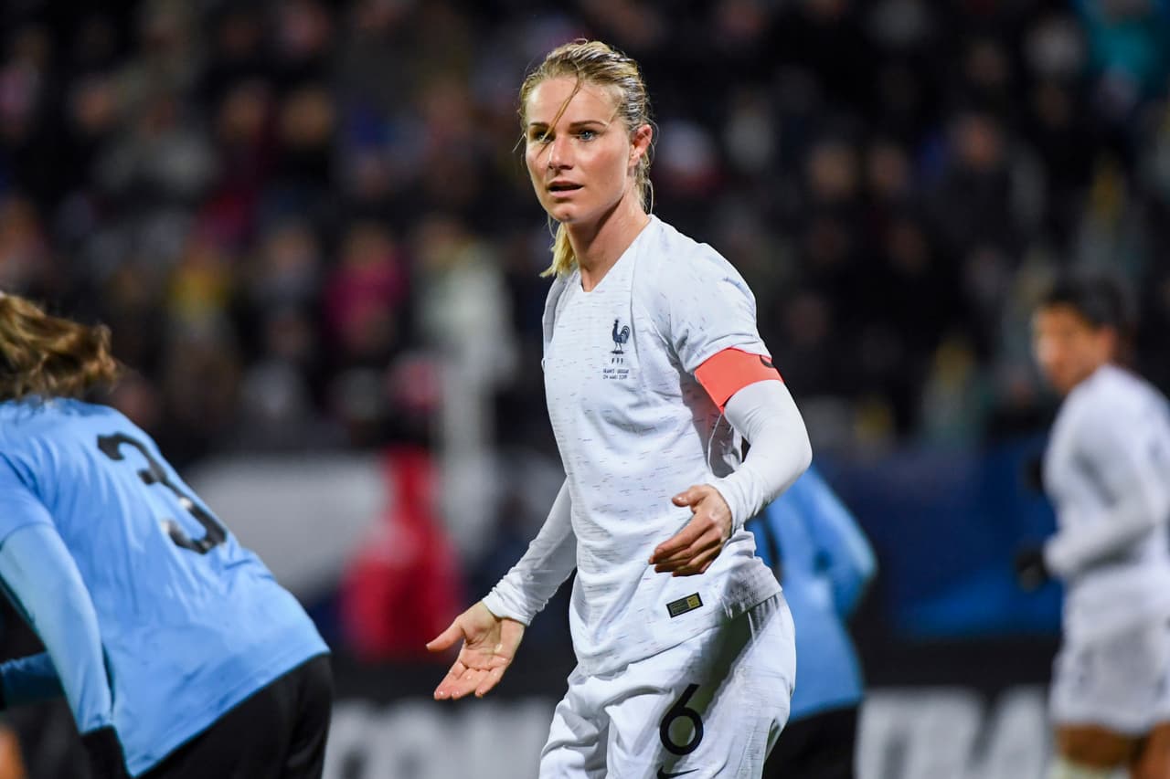 La capitana del equipo francés tiene ingresos de 360.000 euros.