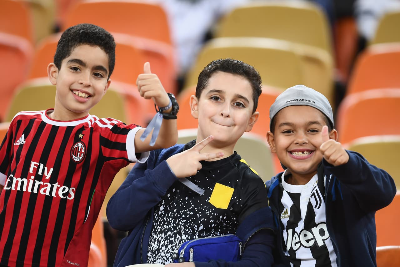 Los fanáticos de Jeddah (Arabia Saudita) se contagiaron de la fiesta de la Supercopa de Italia entre Juventus y Milán para darle un color especial al juego en el que los grandes definirán ese título.