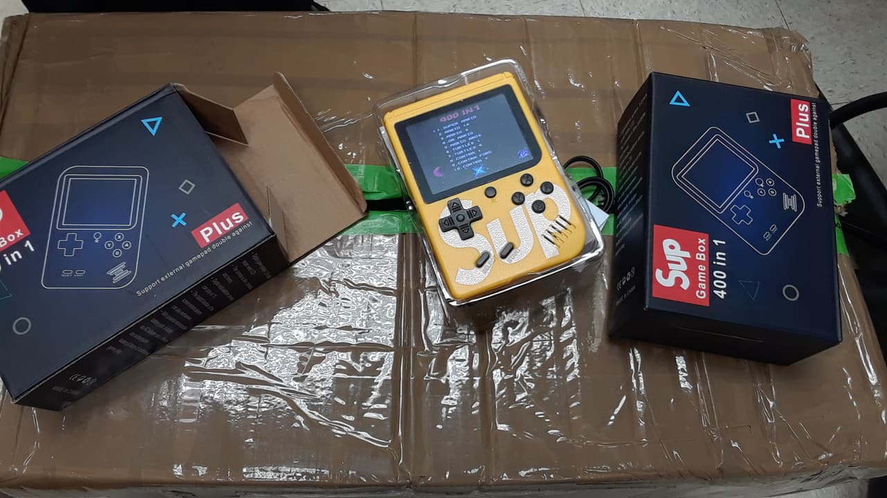 Federales confiscan cientos de consolas de videojuegos pirateadas en el aeropuerto de Aguadilla