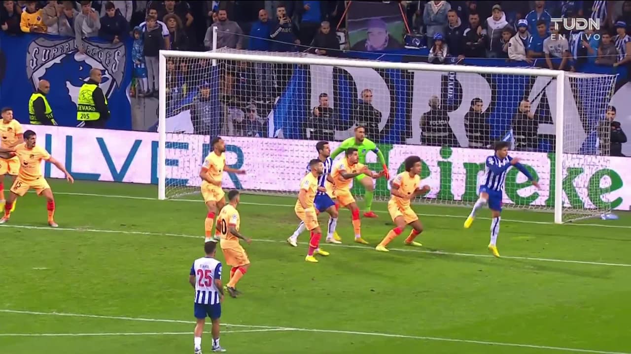 ¡TIRO ATAJADO! disparo por Ángel Correa.