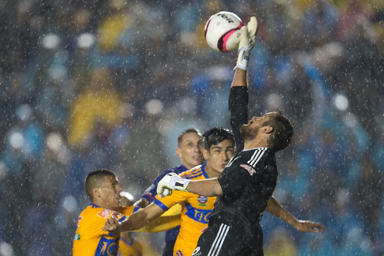Los felinos defendían con las uñas una ventaja que los ponía en carrera para pelear en el grupo 5, en el que llegaron con apenas un punto en tres partidos.