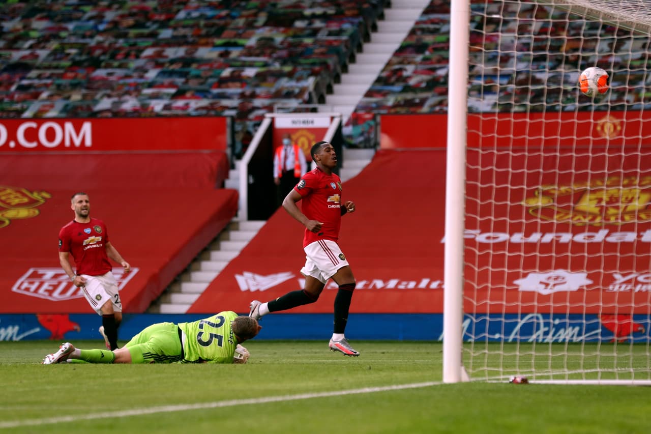 El Manchester United destroza al Sheffield 3-0 con hat-trick de Martial en Old Trafford y se aferra a puestos europeos.