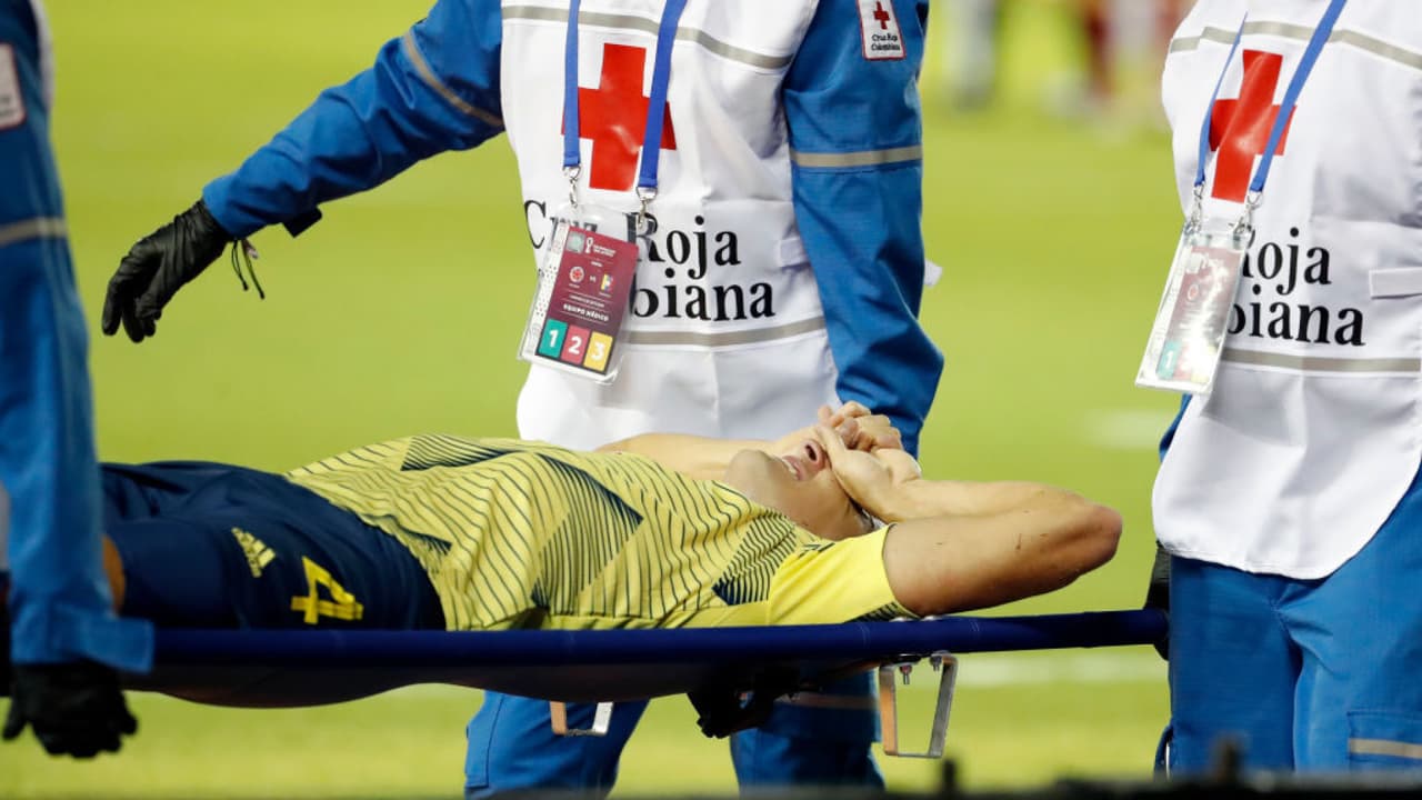 Santiago Arias tiene severa lesión en la pierna izquierda