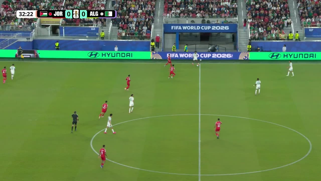 ¡TIRO ATAJADO! disparo por Riyad Mahrez.