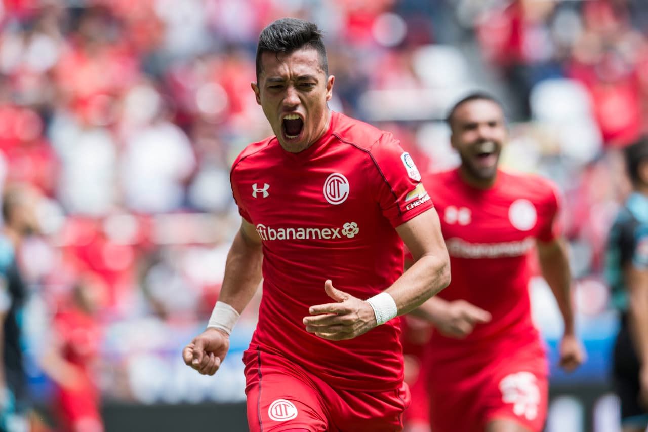 Al minuto 30, Fernando Uribe marco de cabeza el tercero para Toluca. Parecía que veríamos una goleada de escándalo.