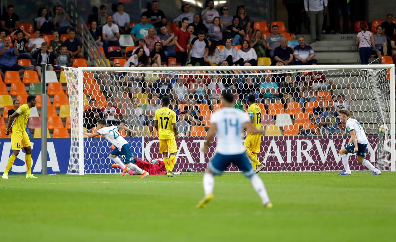 El partido se fue a tiempo extra y segundos después de haberse puesto en marcha la prórroga, Esequiel Barco provocó el error para que Abdoulaye Diaby anotara un autogol y cruzara a su propio guardameta para un gol que parecía definitivo.