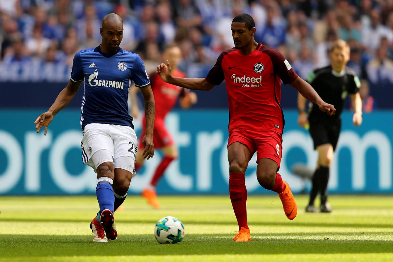 El equipo de los mexicanos llegaba de ganarle por 3-0 al Hamburgo en la pasada fecha, mientras que el Schalke había superado por 2-1 al Augsburgo.