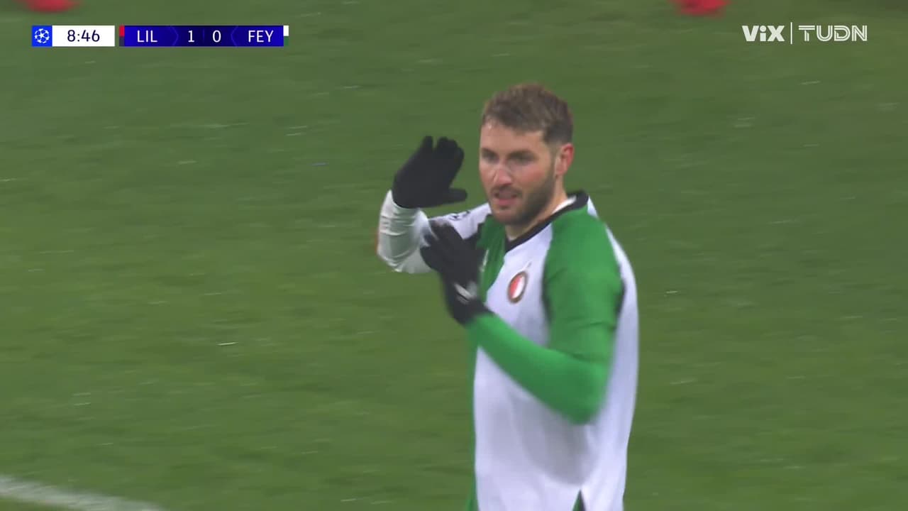 ¡Anulado! Santiago Giménez anota, pero lo invalidan por falta del Feyenoord