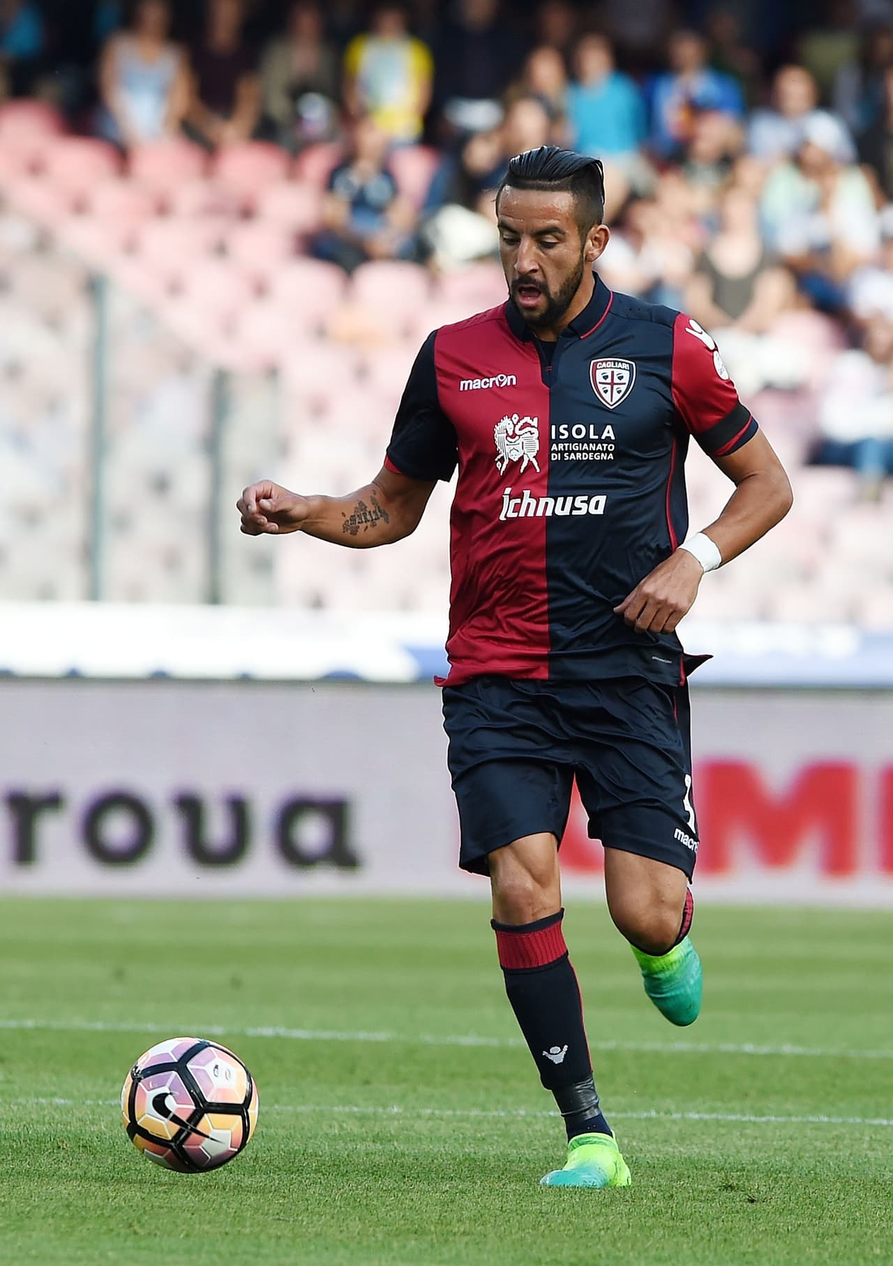 El lateral diestro Mauricio Isla del Cagliari de la Serie A también está entre los 17 del exterior.