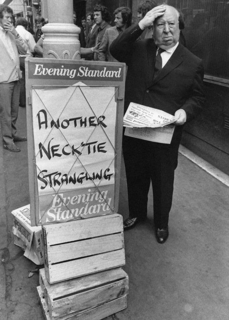 To Catch a Thief (1955) - A pesar de que John Robie "El Gato" ha abandonado su oficio de ladrón de joyas, se convierte en el principal sospechoso de una serie de robos de piedras preciosas en los más lujosos hoteles de la Riviera francesa; así que no tendrá más remedio que demostrar su inocencia.
<br>