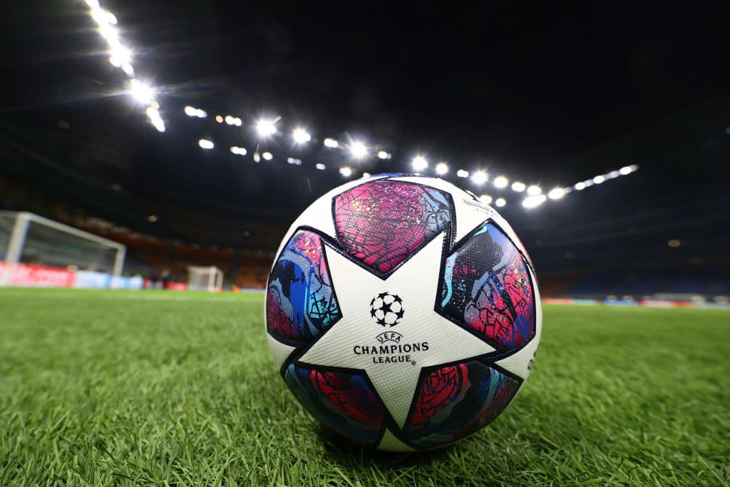 Justo al inicio del partido, el Atalanta se arma un jugadón por parte del Papu Gómez junto con Ilicic y Pasalic.