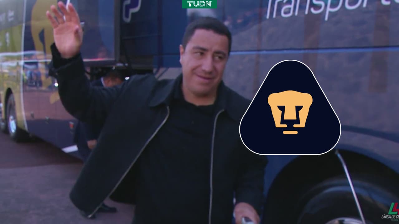 Afición de Pumas se rinde a Efraín Juárez a su llegada a CU