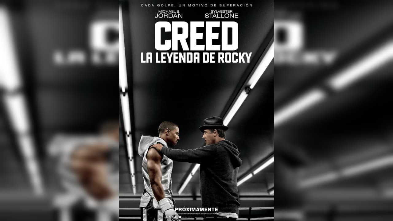 <b>Creed</b> - Adonis Johnson no llegó a conocer a su padre, el campeón del mundo de los pesos pesados Apollo Creed, que falleció antes de que él naciera. Sin embargo, nadie puede negar que lleva el boxeo en la sangre, por lo que pone rumbo a Philadelphia, el lugar en el que se celebró el legendario combate entre su padre y Rocky Balboa.