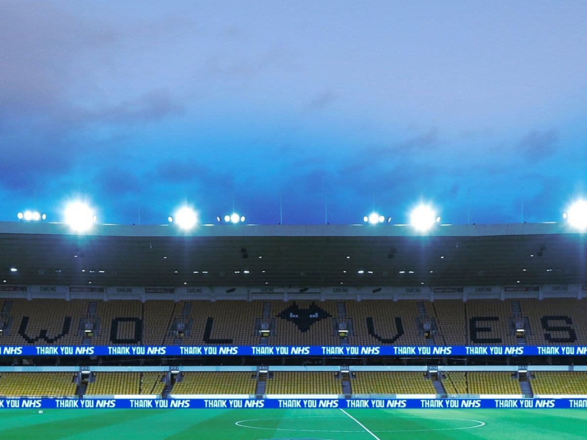 El estadio del Wolverhampton se une a los agradecimientos para el sector salud.