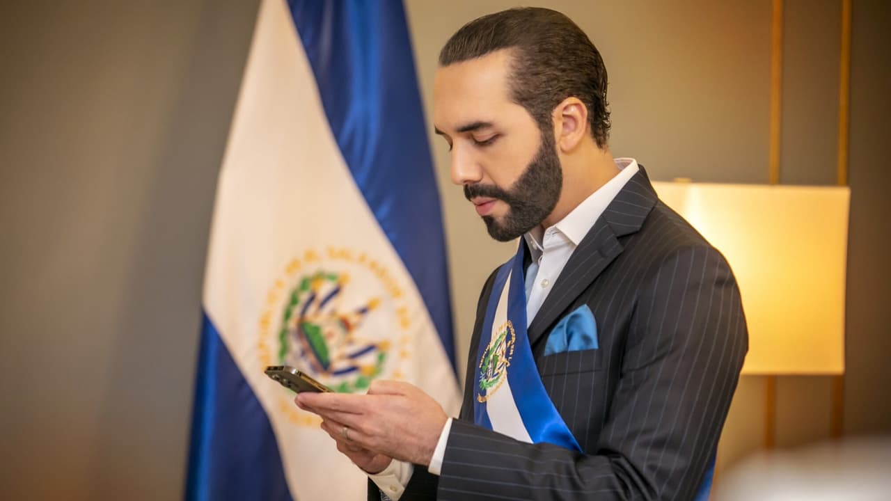 Presidente salvadoreño estalló contra la Concacaf y el arbitraje