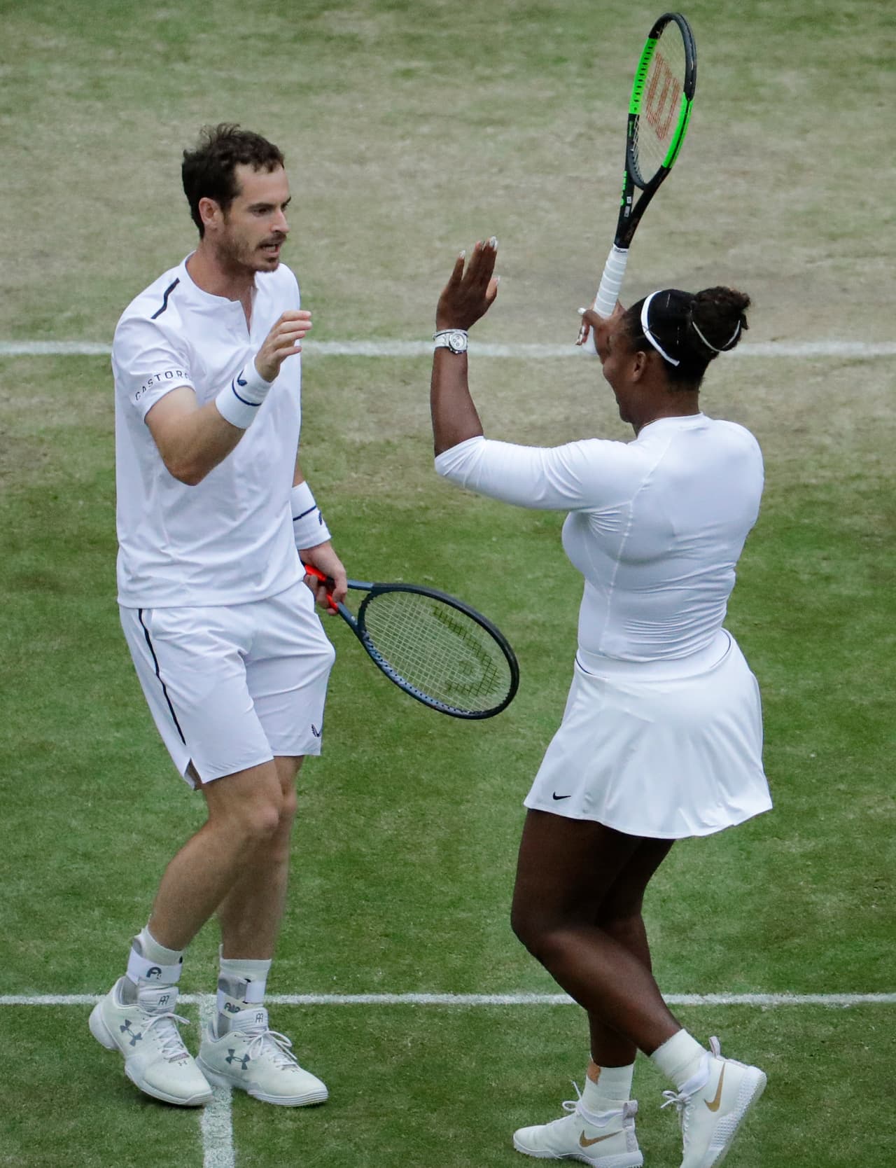Después del triunfo cómodo en dos parciales en su debut en el torneo, Murray y Serena, que parten sin la condición de cabezas de serie, suman su segunda victoria consecutiva y en octavos se medirán contra los primeros favoritos al título.