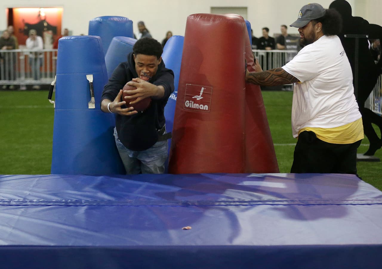 La fiesta ya empezó en San Francisco con motivo del Super Bowl 50, la gente se divierte en el NFL Experience, entre otras atracciones, he aquí las mejores imágenes.