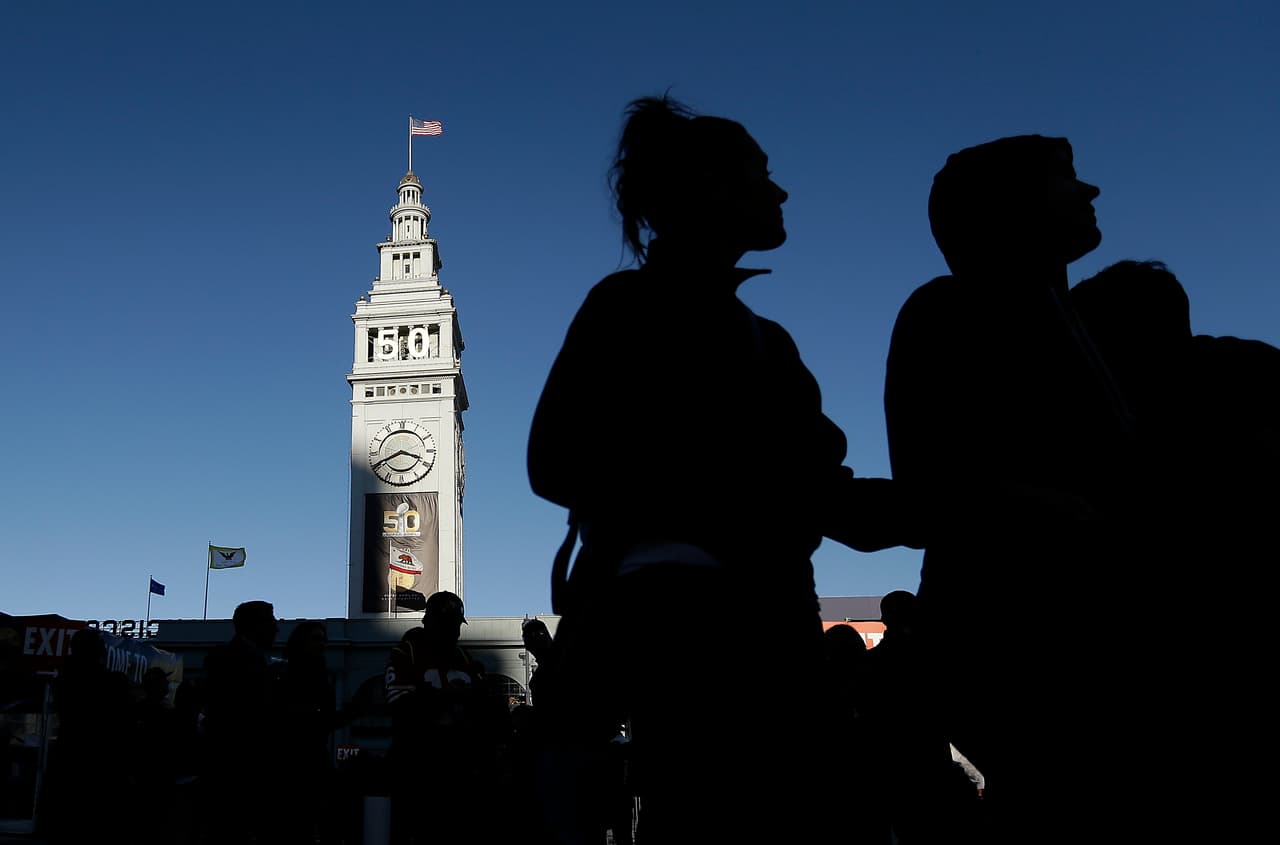 La fiesta ya empezó en San Francisco con motivo del Super Bowl 50, la gente se divierte en el NFL Experience, entre otras atracciones, he aquí las mejores imágenes.