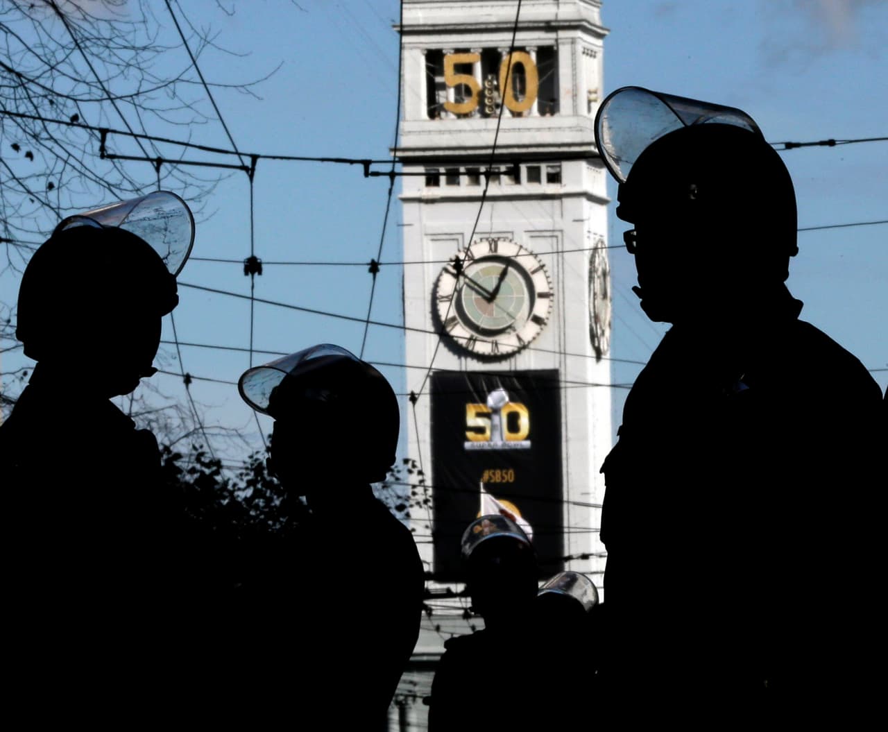 La fiesta ya empezó en San Francisco con motivo del Super Bowl 50, la gente se divierte en el NFL Experience, entre otras atracciones, he aquí las mejores imágenes.