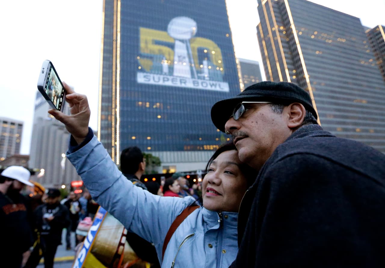 La fiesta ya empezó en San Francisco con motivo del Super Bowl 50, la gente se divierte en el NFL Experience, entre otras atracciones, he aquí las mejores imágenes.