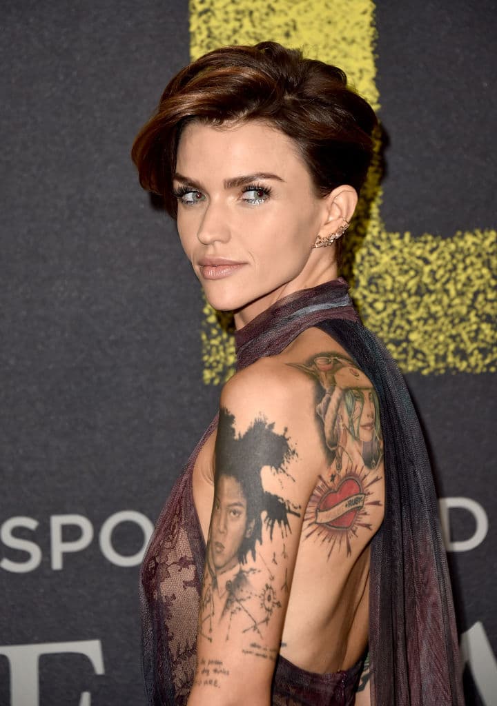 Sin embargo, para la segunda temporada, Rose abandonó la serie por motivos personales, dejando el papel de heroína vacante.