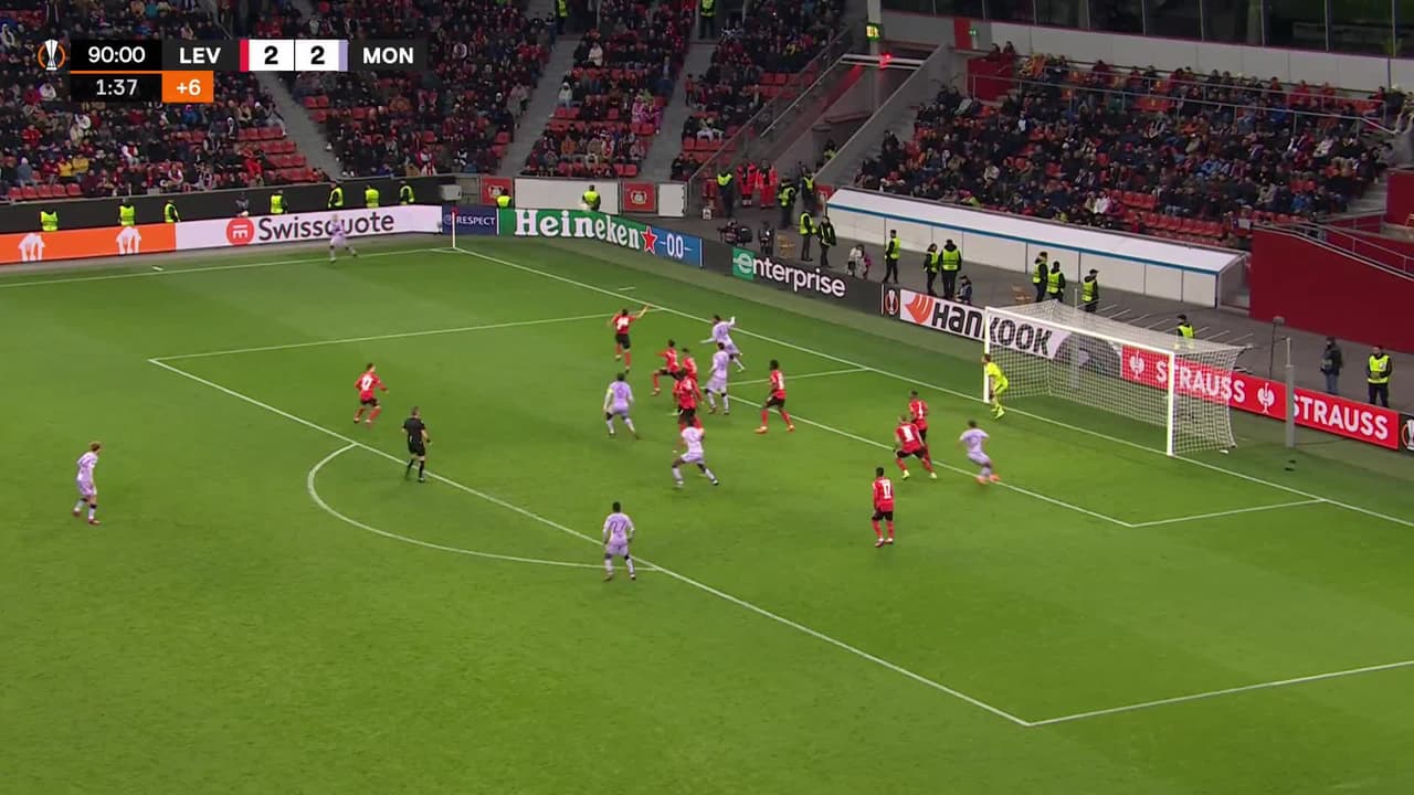 ¡GOL!  anota para AS Monaco. Axel Disasi