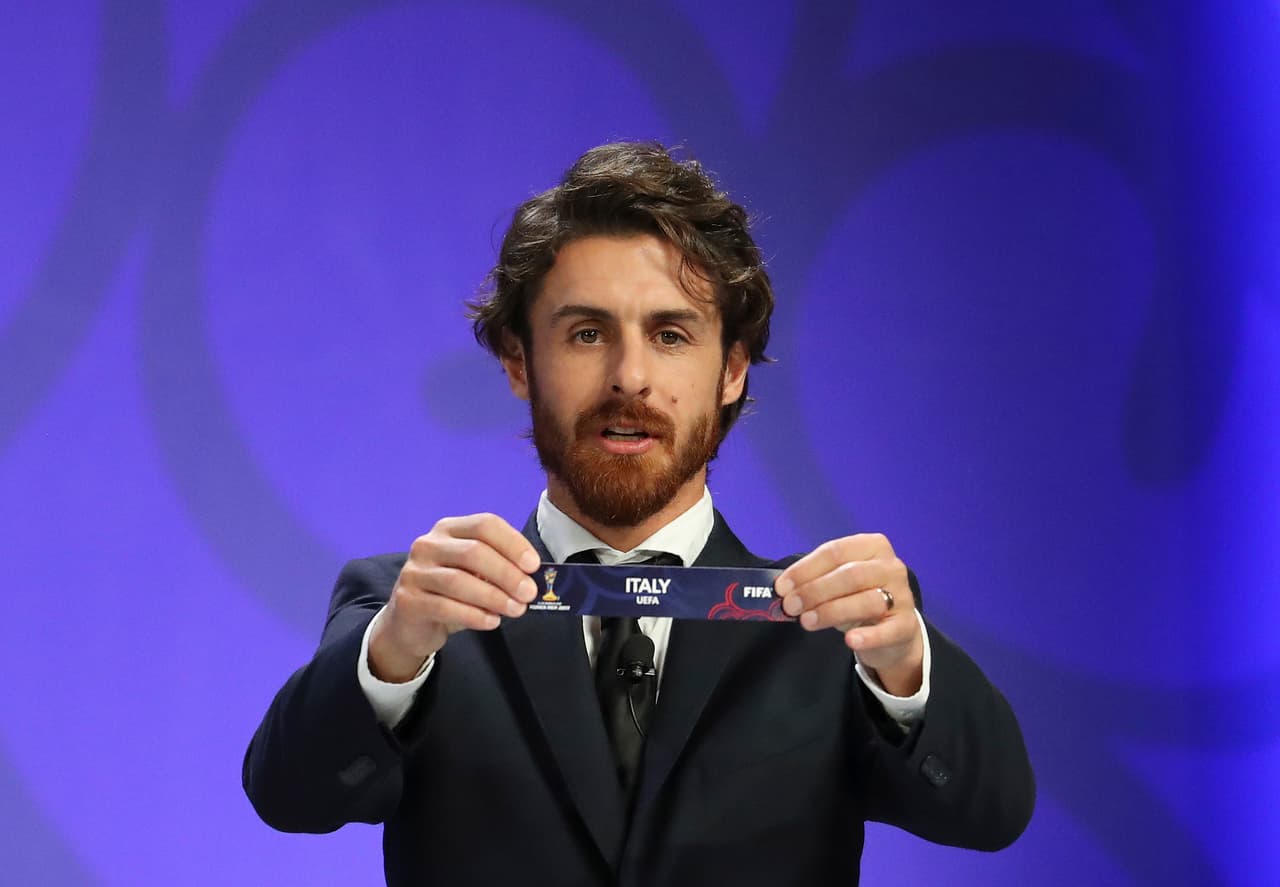 Aimar, campeón del Mundial Sub-20 de 1997, fue quien sacó a Italia, que quedó ubicado en el Grupo D, quizás uno de los más difíciles del torneo.