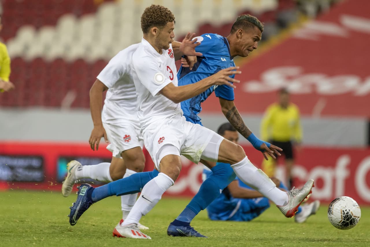 Denil Mladonado y Derek Cornelius fueron los encragados de anotar en el empate 1-1 que le dio el pase a semifinales a Honduras y Canadá.