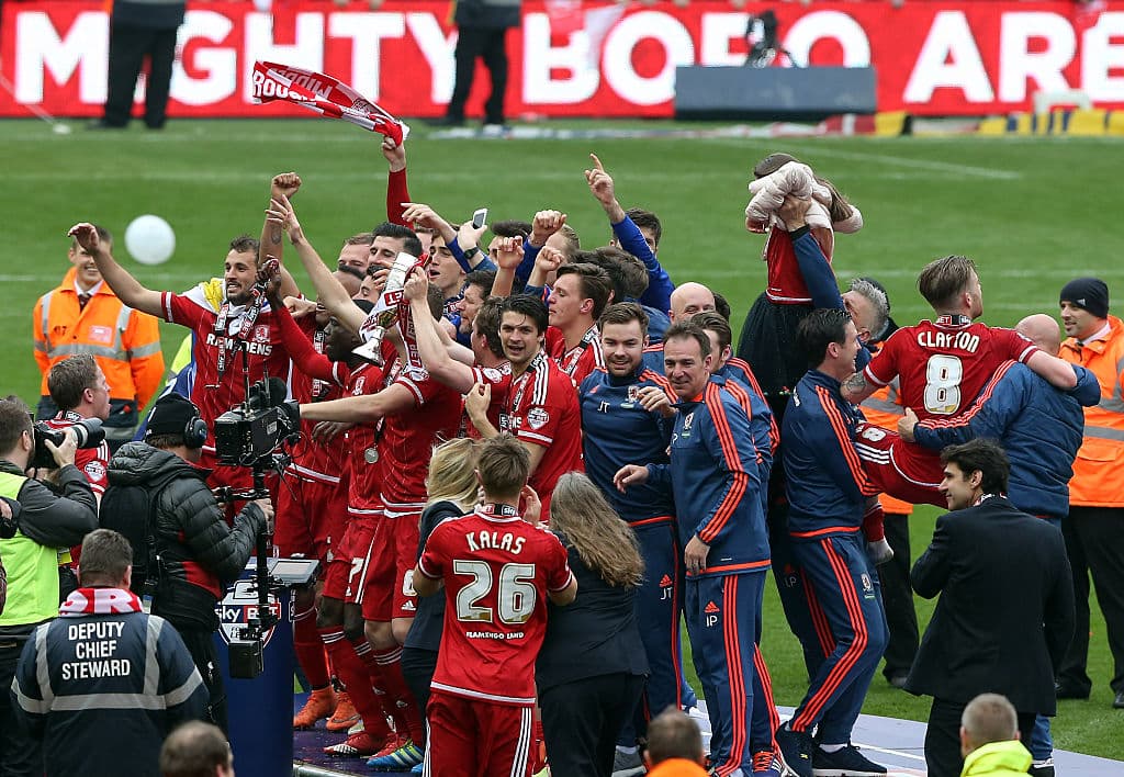 Los jugadores del Middlesborough celebran su regreso a la máxima división.