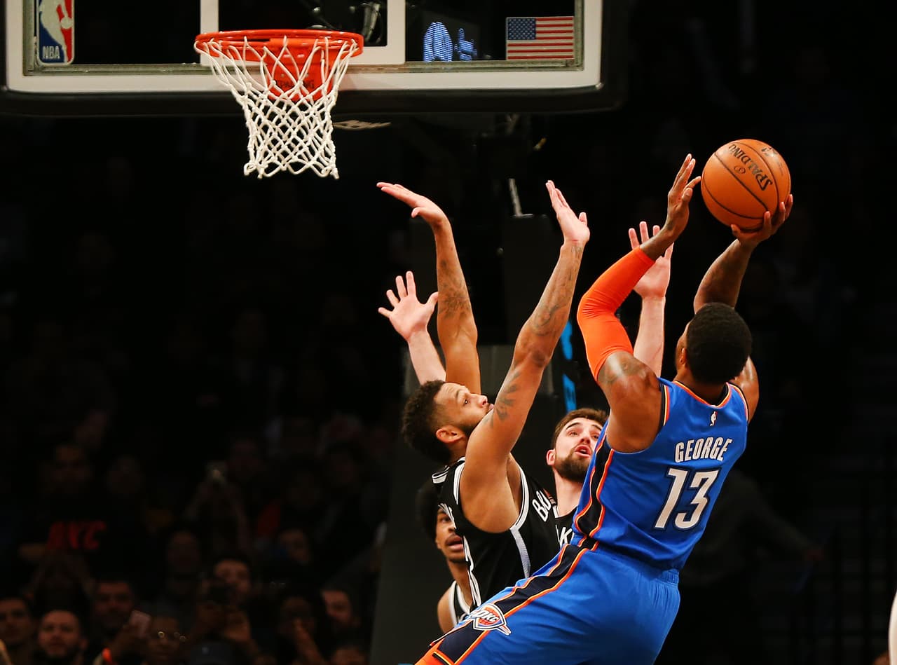 <b>Oklahoma City 114-112 Brooklyn</b>. Paul George tuvo una gran noche al anotar 47 puntos, 24 en el último cuarto para guiar al Thunder (16-7) a vecer a los Nets (8-18), que caen por octavo juego al hilo.