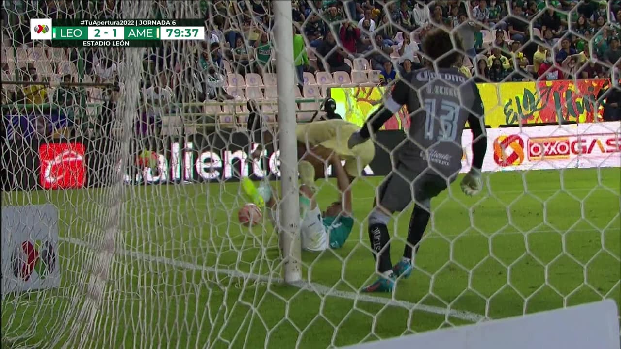 ¡GOL!  anota para América. Henry Martín