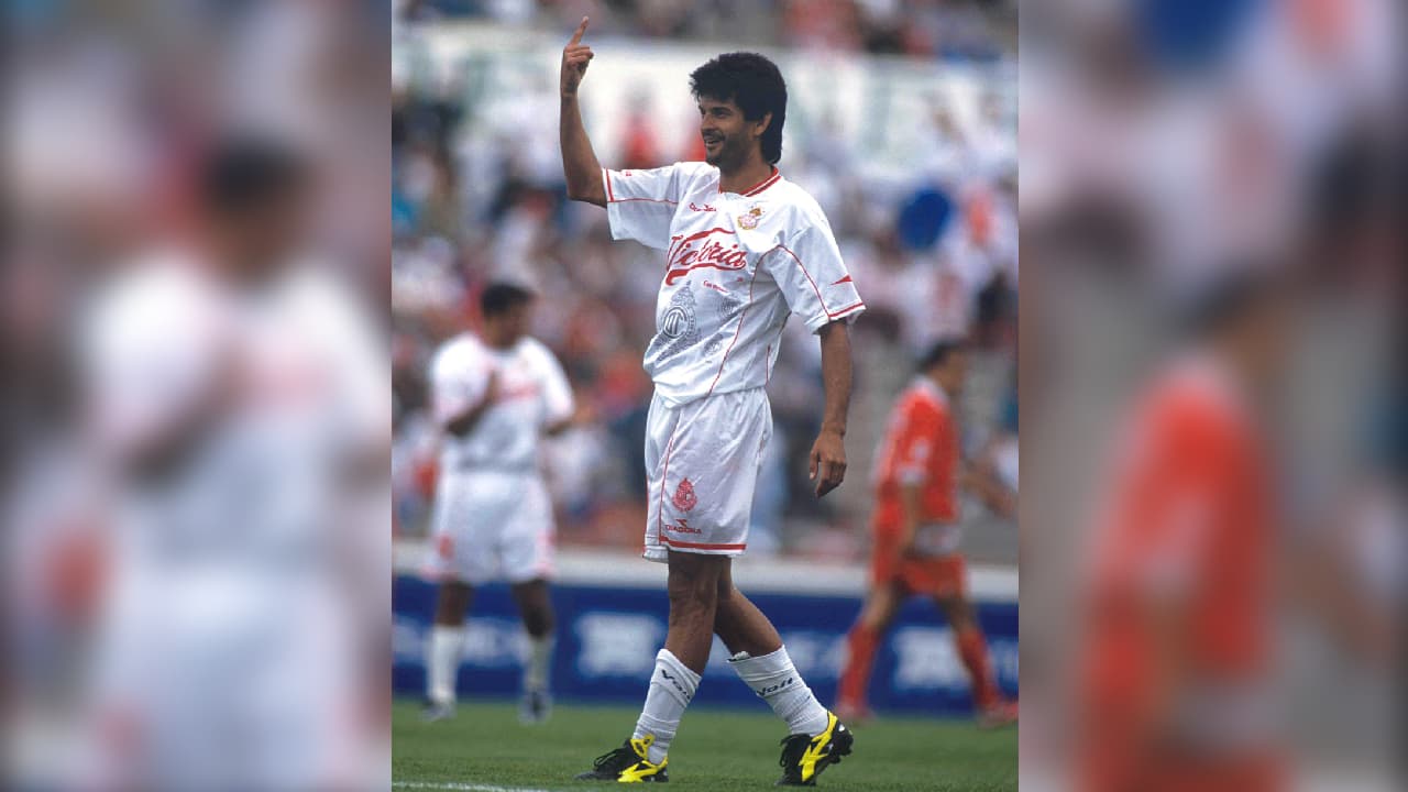 El nacido en Nueva Italia, Paraguay, repitió la hazaña en el Verano 99 y anotó 15 dianas.