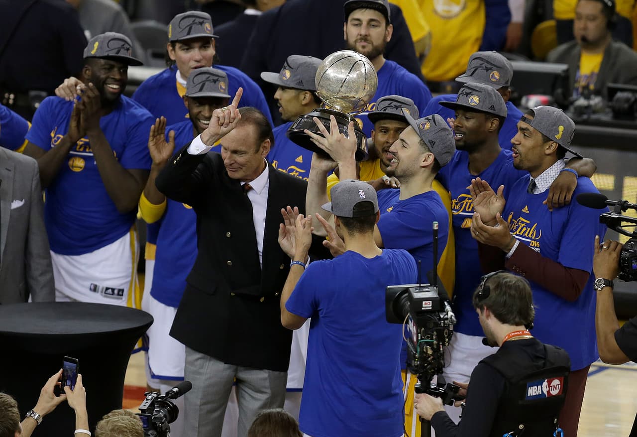 Golden State Warriors obtuvo su segundo título consecutivo en la Conferencia Oeste al derrotar en la Final a Oklahoma City Thunder, aunque perdió el anillo de NBA contra Cleveland Cavaliers.