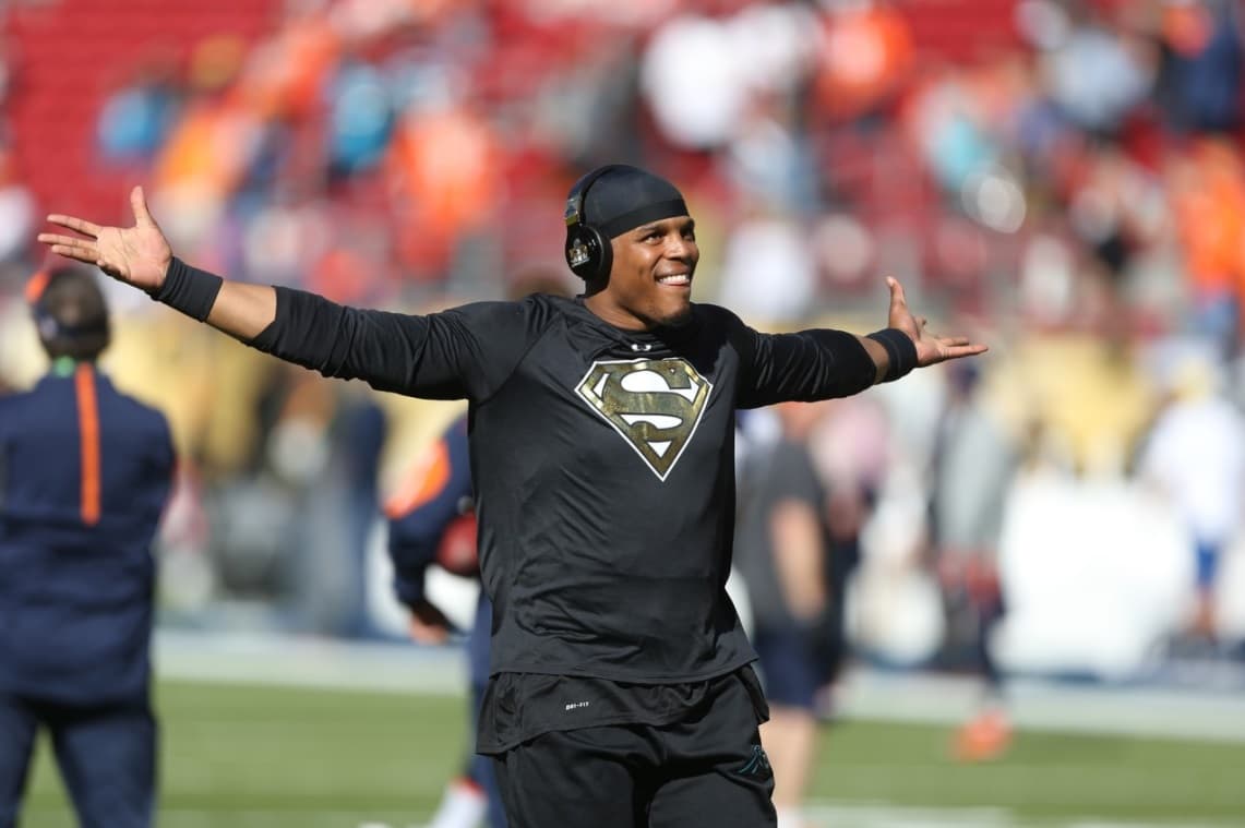 <b>Cam</b>eron Jerrell
<b>Newton</b> celebra su cumpleaños número 28 este 11 de mayo y por ello quisimos mostrar cómo ha ido cambiando su
<i>look</i> durante las seis temporadas que lleva en la NFL. El quarterback de los
<b><a href="http://www.univision.com/deportes/nfl/carolina-panthers">Carolina Panthers</a></b> ha sorprendido en casi todas sus conferencias de prensa pues no escatima al momento de presentarse en público.