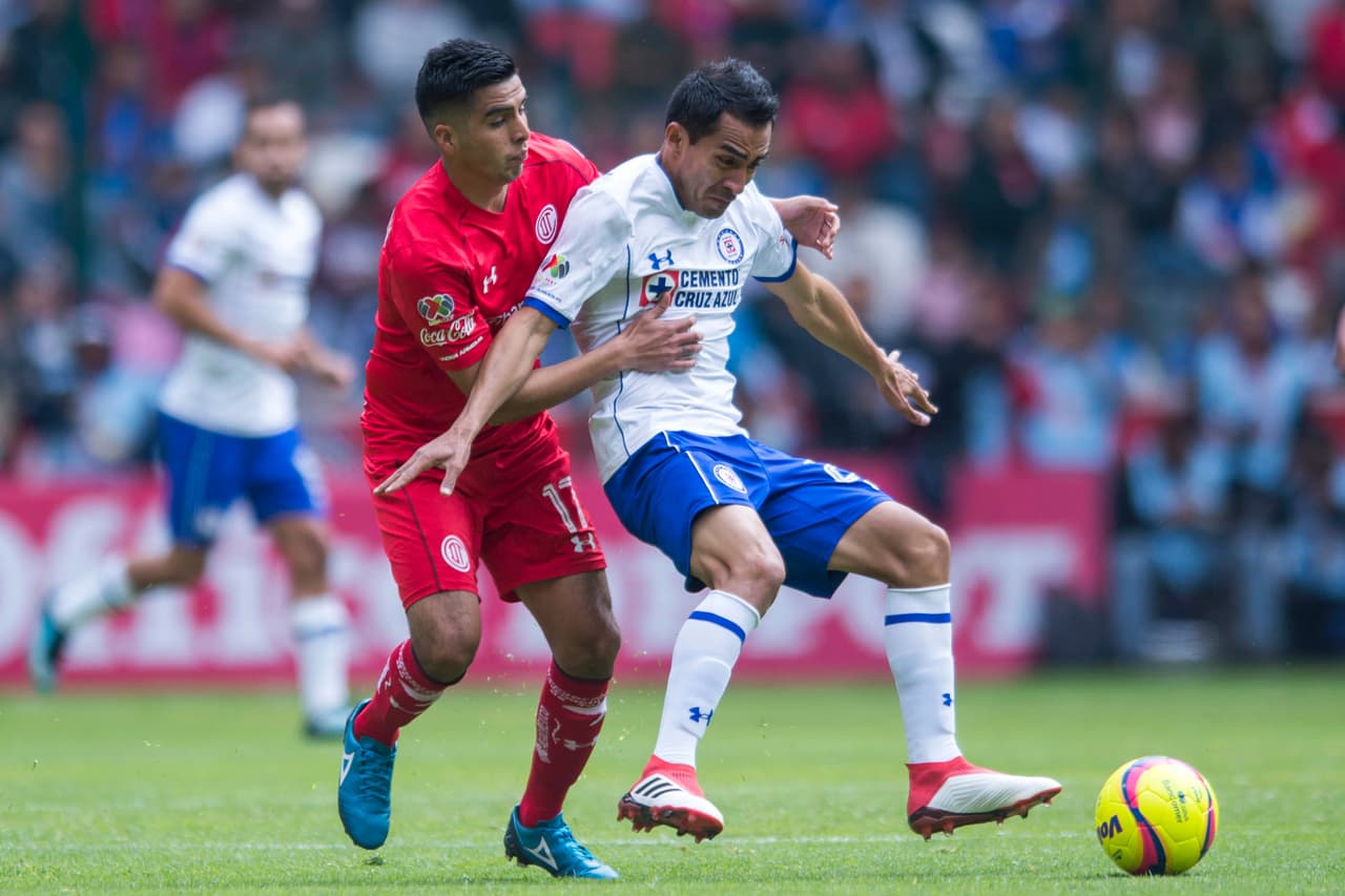 Action photo during the match between Toluca vs Cruz Azul corresponding to the 4 week of the Liga Bancomer BBVA Closing Tournament 2018 at Nemesio Diez Stadium, at Toluca, Mexico. Foto de accion durante el partido Toluca vs Cruz Azul correspondiente a la jornada 4 de la Liga Bancomer MX Torneo Clausura 2018, en el Estadio Nemesio Diez. En la foto: Rfael Baca 28/01/2018/MEXSPORT/Victor Leon