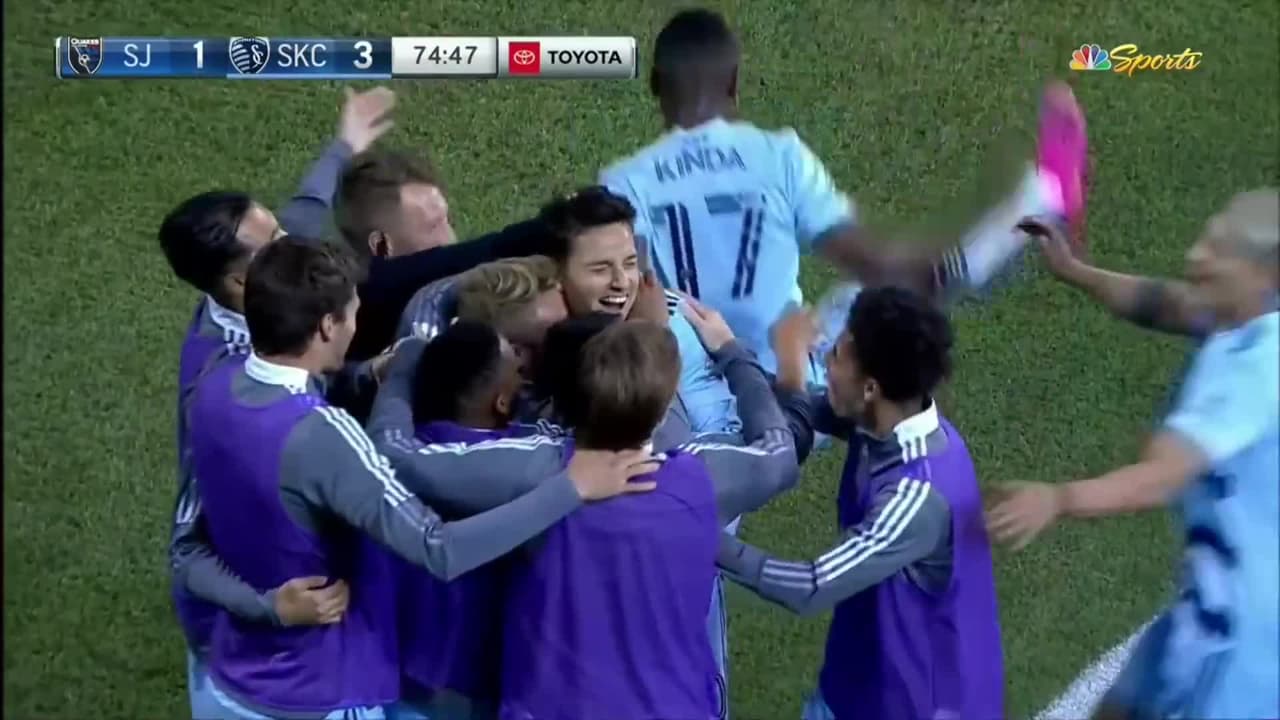 Pulido volvió romper la defensa rival y sirvió el pase para el 3-1