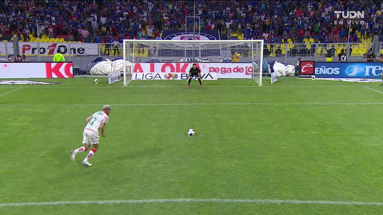 ¡GOOOL! Ángelo Araos anota para Necaxa.