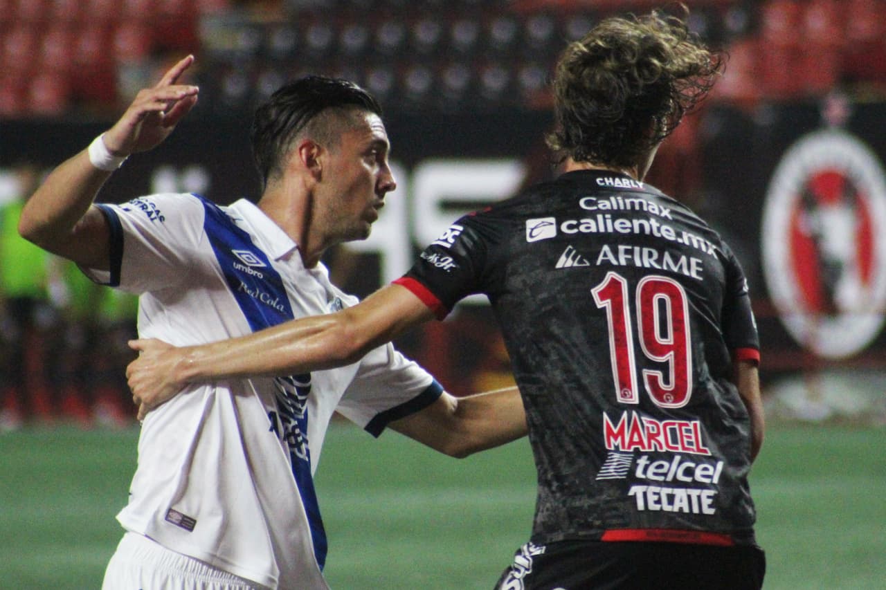 Con un solitario gol de Brayan Angulo, los Xolos consiguen su segunda victoria del torneo en casa.