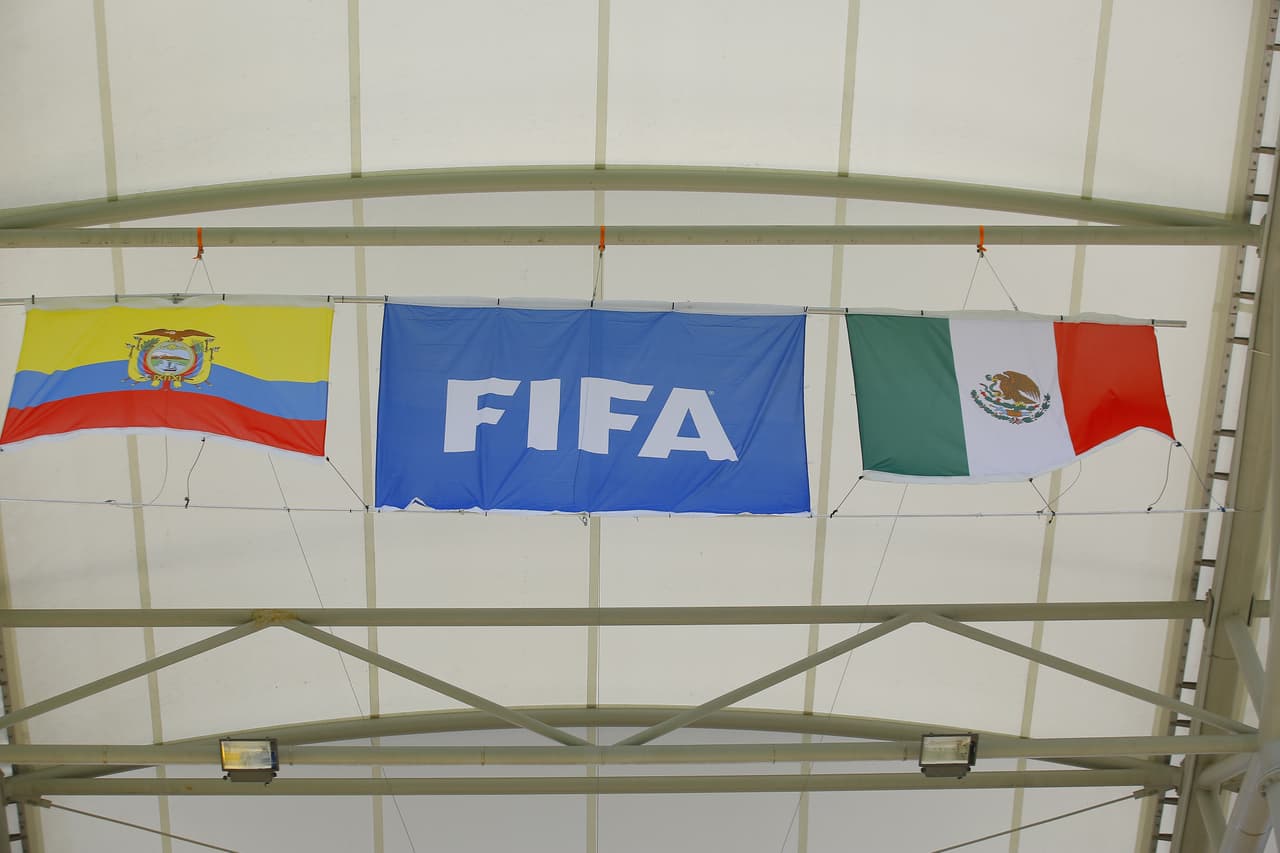 El estadio de Gdynia estaba prepaprado para recribir a estos dos equiops y sus aficionados, ambos ilusionados por seguir en el Mundial.