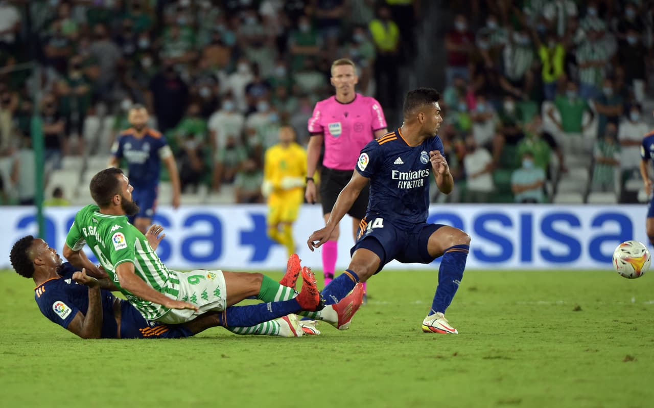 Real Madrid sacó los tres puntos en su visita al Betis en un encuentro con emociones hasta el último minuto.