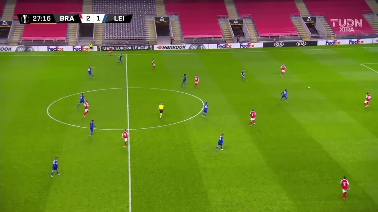 ¡TIRO ATAJADO! disparo por Cengiz Ünder.