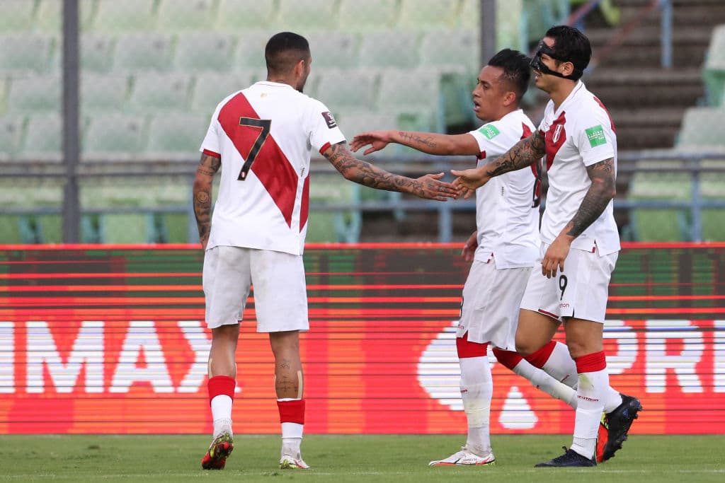 Uruguay tropieza en Bolivia y los locales los golean 3-0, Perú logra conseguir los puntos de visita 1-2 frente a Venezuela y llegan a 17 unidades.