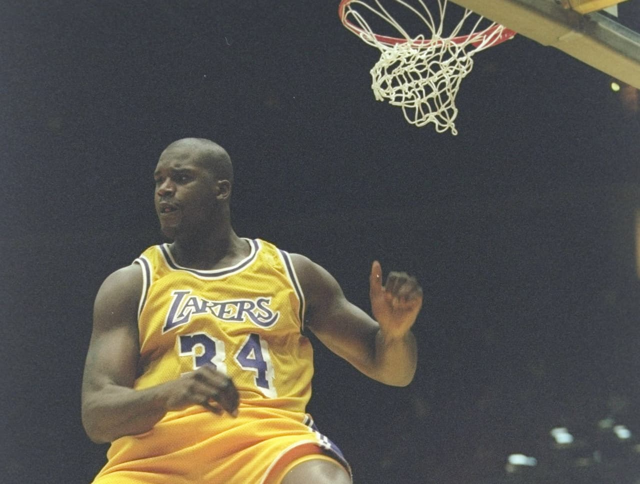 Shaquille O’Neal. El cuatro veces campeón de la NBA debutó como cantante de rap con el álbum Sah Diesel en 1993.