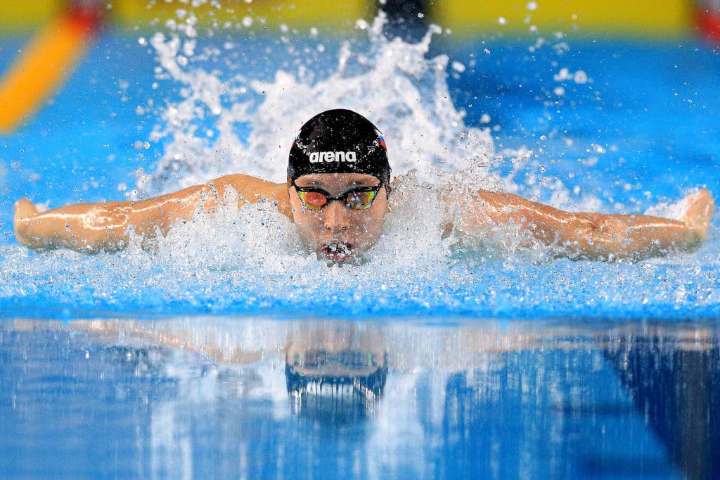 El inconfundible estilo de mariposa, que durante varias ediciones de los JJOO hiciera tan atractivo y vistoso Michael Phelps, ídolo de la natación.