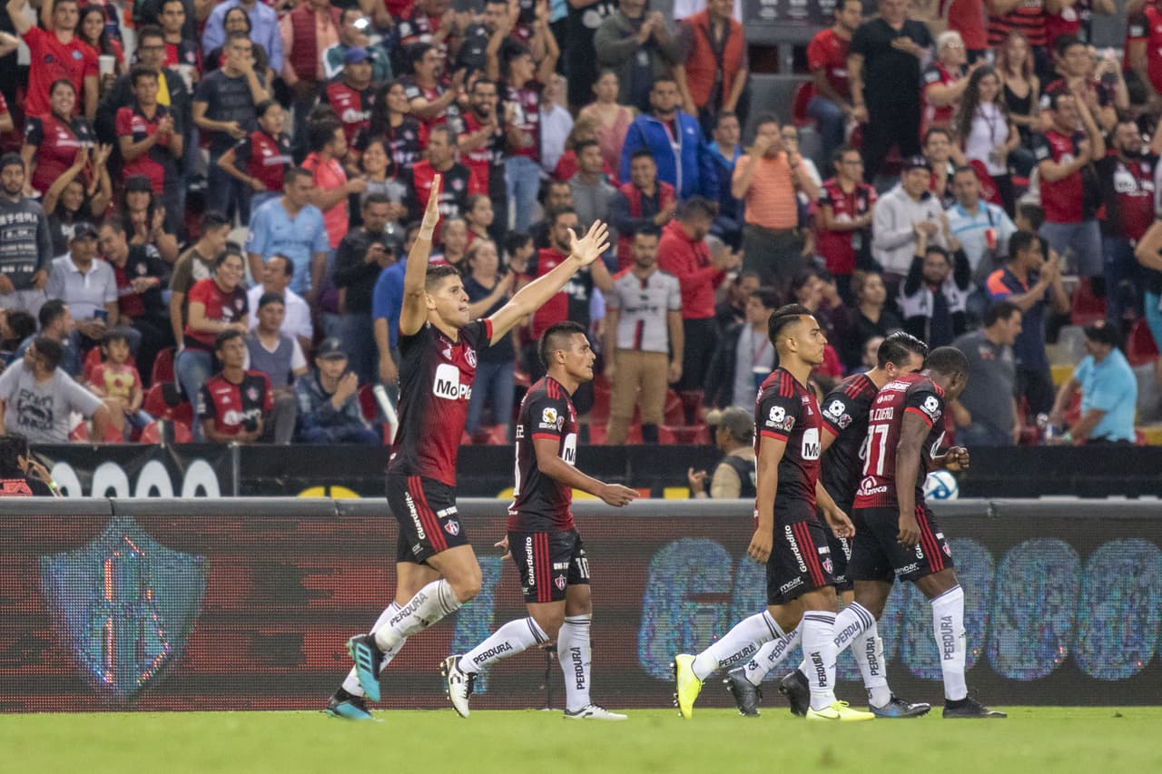 Atlas aprovechó la condición de local y le quitó el invicto a un Querétaro que no conocía la derrota como visitante (2-0).